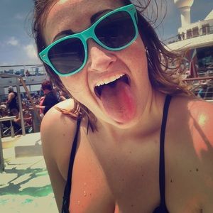 Meet your Posher, Shania